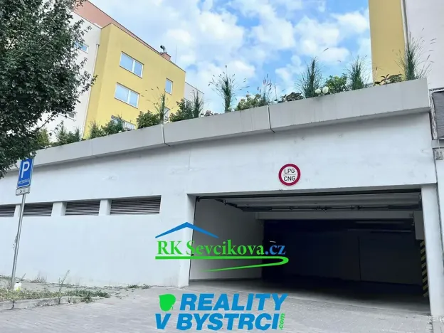 Pronájem garážového stání, Brno, Žabí, 14 m2