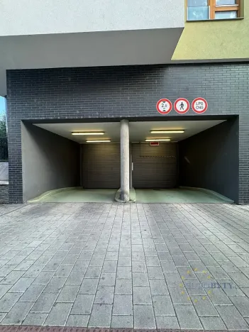 Pronájem garáže, Praha - Libeň, Kurta Konráda, 17 m2