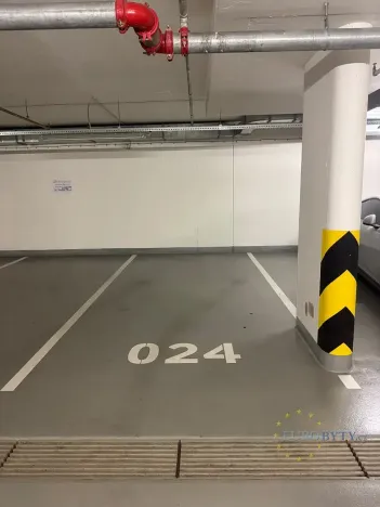 Pronájem garáže, Praha - Libeň, Kurta Konráda, 17 m2