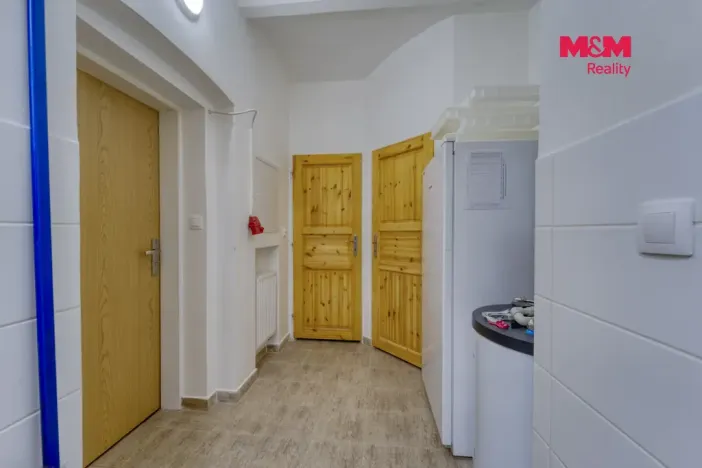 Pronájem obchodního prostoru, Karlovy Vary, Bělehradská, 100 m2