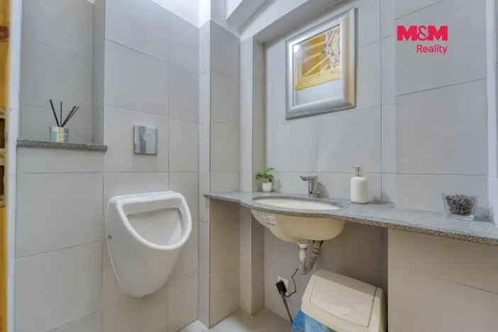 Pronájem obchodního prostoru, Karlovy Vary, Bělehradská, 100 m2