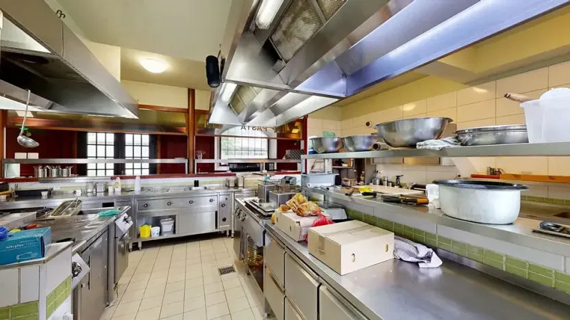 Dražba restaurace, Praha - Holešovice, Jankovcova, 1096 m2