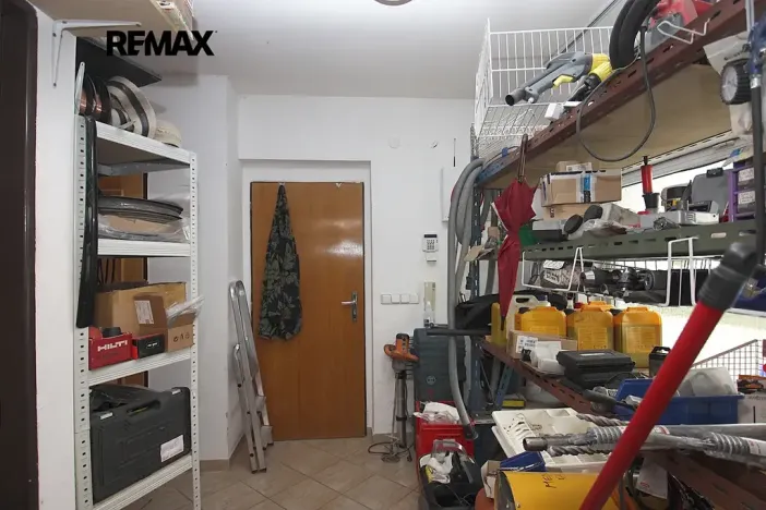 Prodej obchodního prostoru, Praha - Hlubočepy, Voskovcova, 141 m2