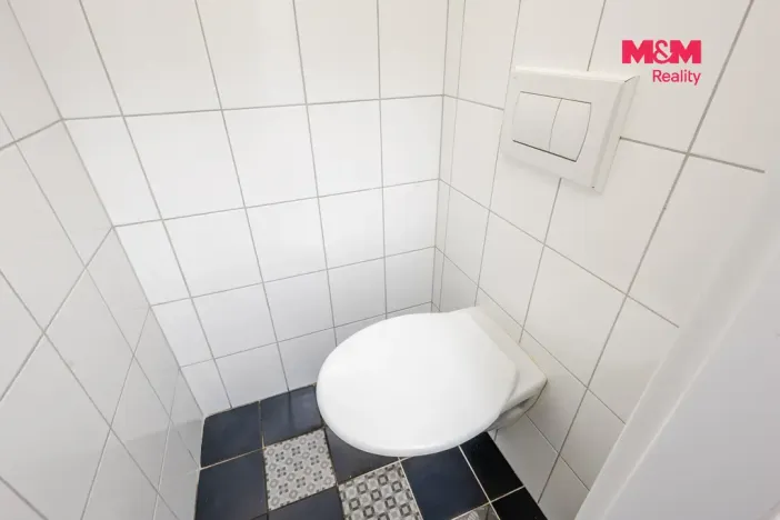 Pronájem obchodního prostoru, Nový Bor, Tržní náměstí, 108 m2