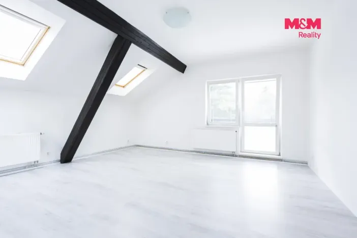 Pronájem obchodního prostoru, Nový Bor, Tržní náměstí, 108 m2