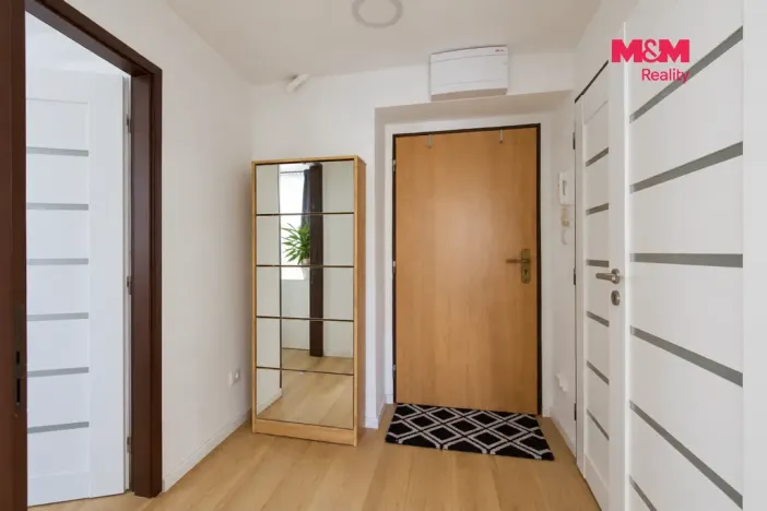 Pronájem bytu 1+1, Pardubice - Bílé Předměstí, Na Okrouhlíku, 28 m2