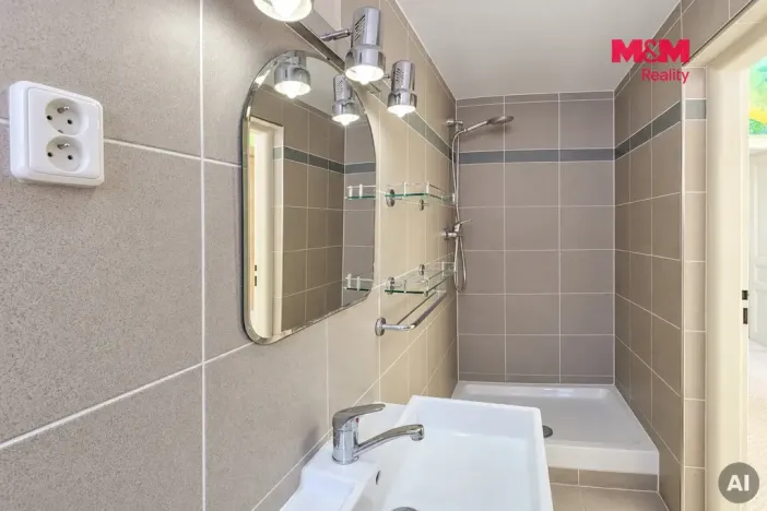 Prodej bytu 1+1, Karlovy Vary, Západní, 41 m2