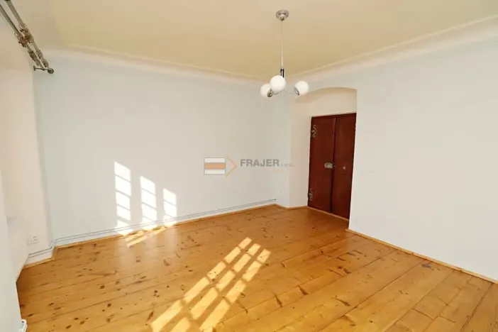 Pronájem bytu 1+1, Uhlířské Janovice, Václavské náměstí, 55 m2