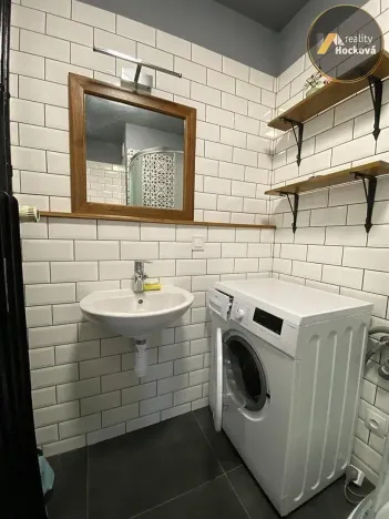 Pronájem bytu 1+kk, Kladno, Unhošťská, 27 m2