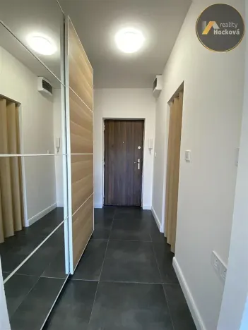 Pronájem bytu 1+kk, Kladno, Unhošťská, 27 m2