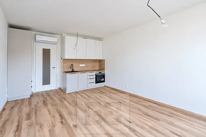 Pronájem bytu 1+kk, Praha - Hloubětín, Poděbradská, 32 m2