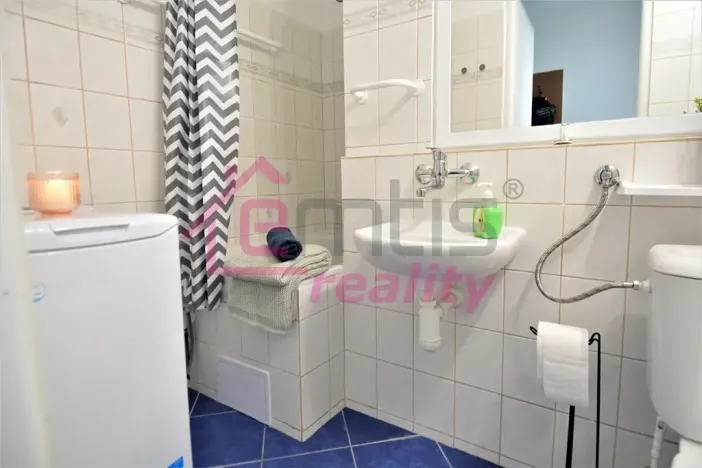 Pronájem bytu 1+kk, Praha - Kobylisy, Kyselova, 25 m2