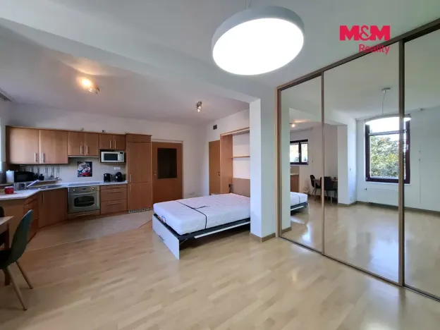 Pronájem bytu 1+kk, Praha - Košíře, Pod Klamovkou, 40 m2