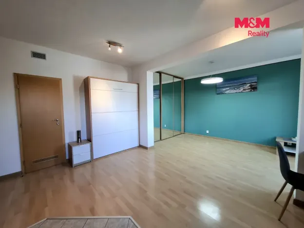 Pronájem bytu 1+kk, Praha - Košíře, Pod Klamovkou, 40 m2