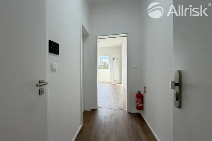 Pronájem bytu 1+kk, Brno, Komárovská, 29 m2