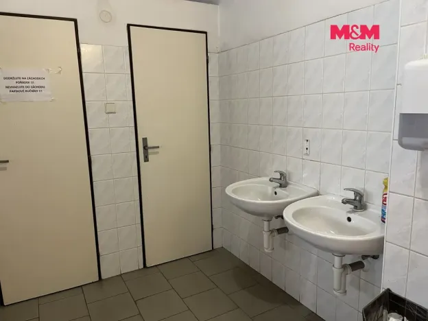 Pronájem skladu, Suchovršice, 700 m2