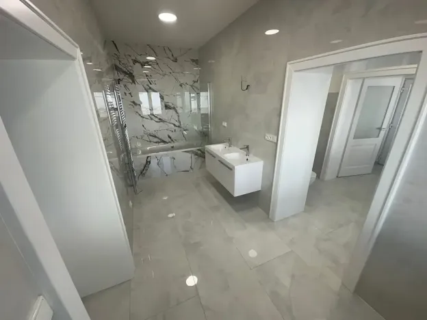 Pronájem bytu 4+1, Děčín, Husovo nám., 156 m2