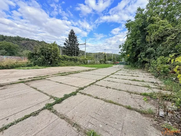 Pronájem garážového stání, Praha, Roztocká, 30 m2