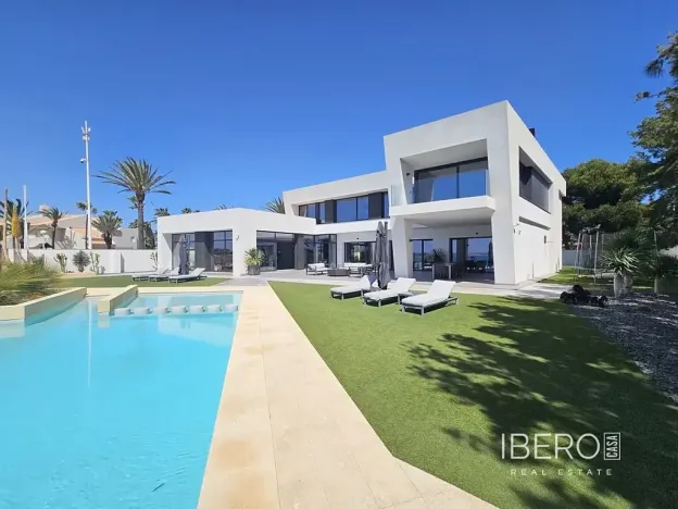 Prodej rodinného domu, Algeciras, Španělsko, Calle del Cabo Roig, 479 m2