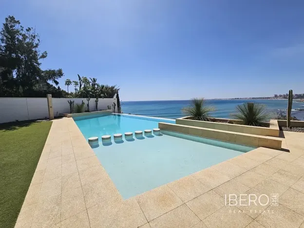 Prodej rodinného domu, Algeciras, Španělsko, Calle del Cabo Roig, 479 m2