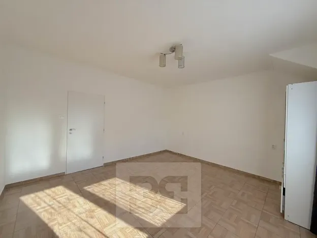 Pronájem bytu 2+1, Vodochody, U Studánky, 74 m2