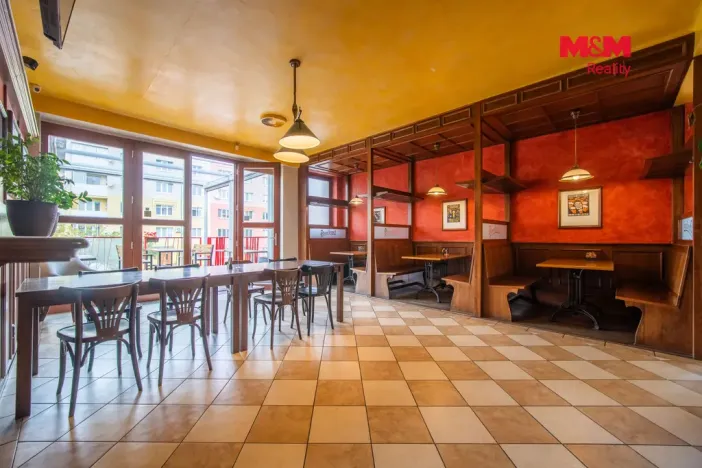 Pronájem restaurace, Most, Obránců míru, 400 m2