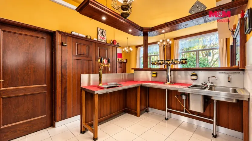 Pronájem restaurace, Praha - Krč, Pacovská, 324 m2