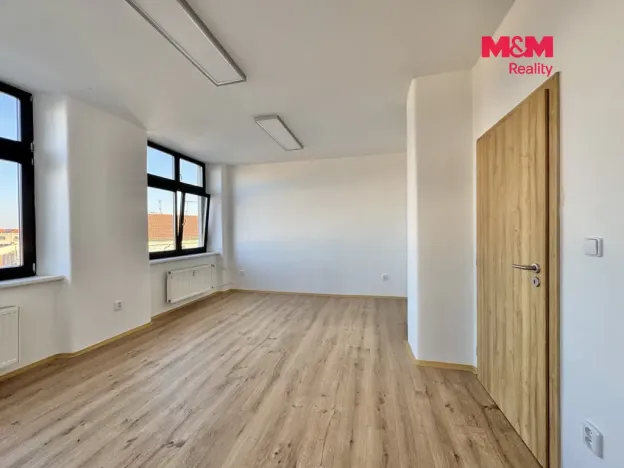 Pronájem kanceláře, Mělník, náměstí Karla IV., 57 m2