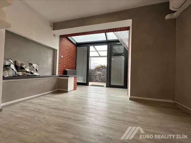 Pronájem bytu 2+kk, Zlín, Nad Vývozem, 54 m2