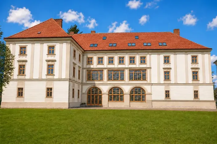 Prodej činžovního domu, Batelov, náměstí Míru, 2200 m2