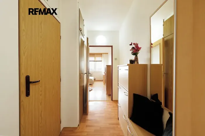 Prodej bytu 1+kk, Praha - Háje, Hlavatého, 27 m2