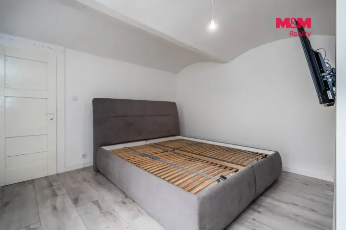 Prodej rodinného domu, Lužná, Masarykovo nám., 165 m2