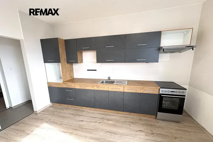 Pronájem bytu 4+kk, Velký Osek, U hřiště, 84 m2