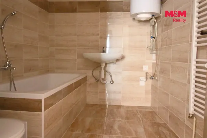 Pronájem bytu 1+1, Jaroměř, nám. Československé armády, 50 m2