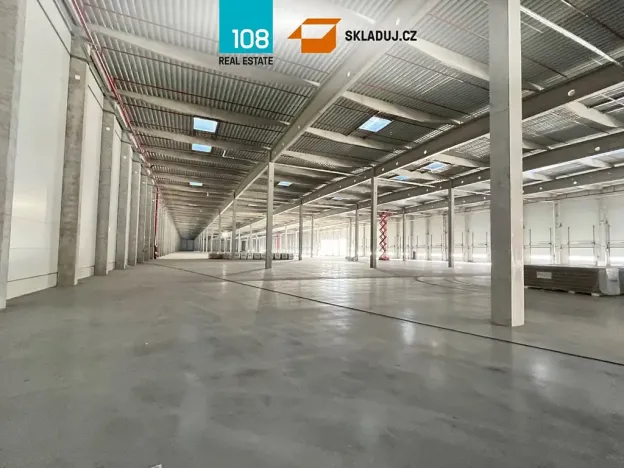 Pronájem skladu, Pardubice, Nádražní, 2500 m2