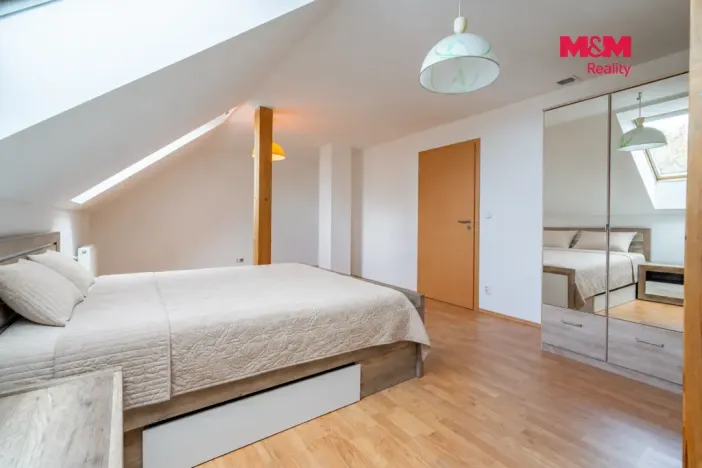 Prodej rodinného domu, Dynín, 330 m2