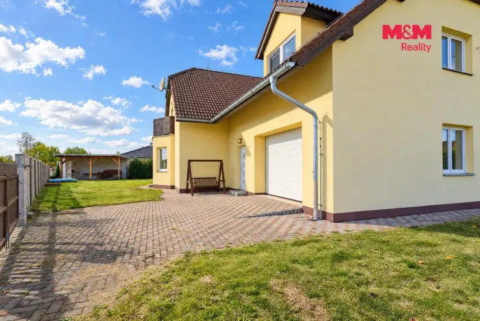 Prodej rodinného domu, Dynín, 330 m2