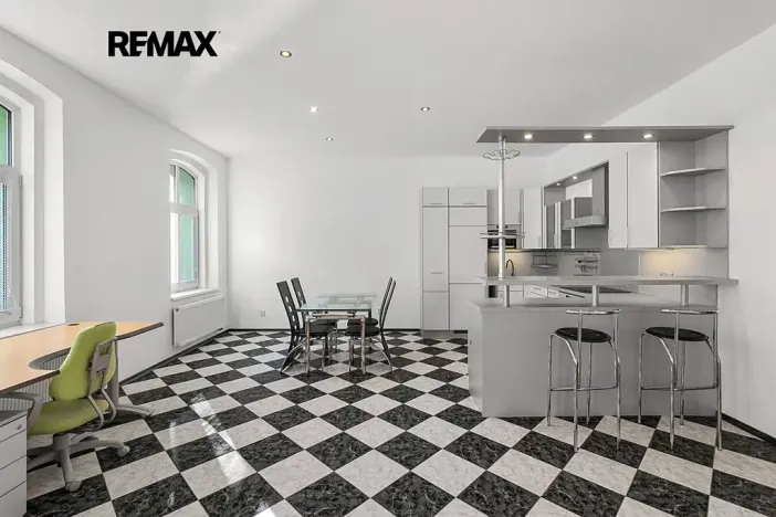 Prodej bytu 2+kk, Plzeň, Karlova, 86 m2