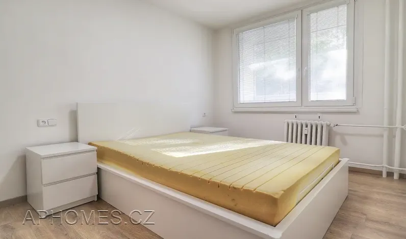 Pronájem bytu 2+kk, Praha, Novoborská, 40 m2