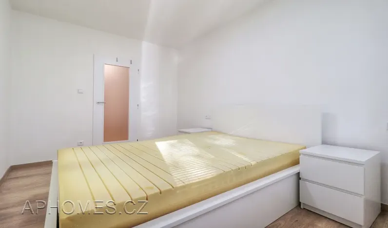 Pronájem bytu 2+kk, Praha, Novoborská, 40 m2