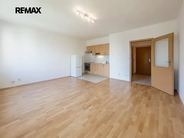Pronájem bytu 1+kk, Praha - Horní Měcholupy, Padovská, 32 m2