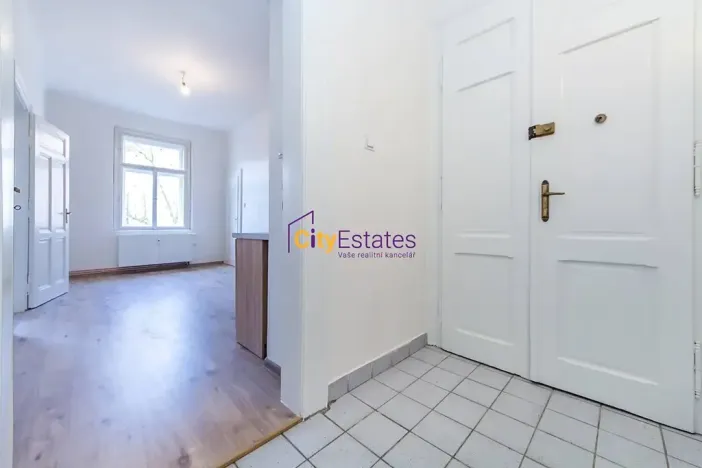 Pronájem bytu 1+1, Praha - Vršovice, Žitomírská, 40 m2