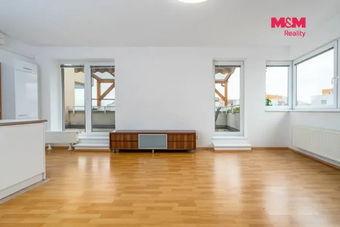 Prodej bytu 2+kk, Praha - Kyje, Sicherova, 64 m2