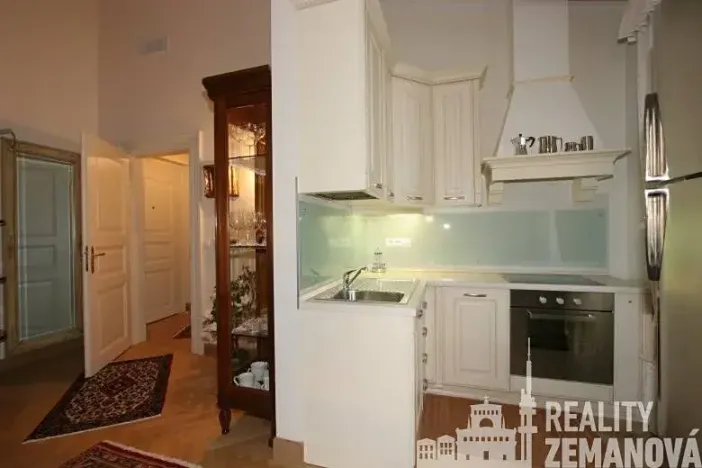 Pronájem bytu 1+kk, Praha - Vinohrady, Italská, 41 m2