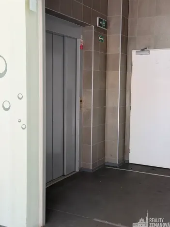 Pronájem komerční nemovitosti, Nupaky, Komerční, 230 m2