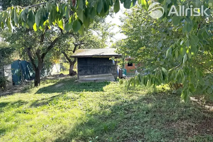 Prodej zahrady, Vojkovice, 910 m2