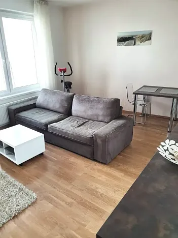 Prodej bytu 1+kk, Praha - Hloubětín, Nademlejnská, 37 m2
