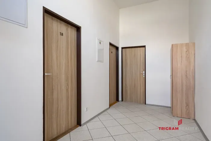 Pronájem bytu 1+kk, Hradec Králové - Plotiště nad Labem, Petra Jilemnického, 18 m2
