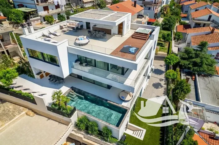 Prodej vily, Podstrana, Chorvatsko, 390 m2