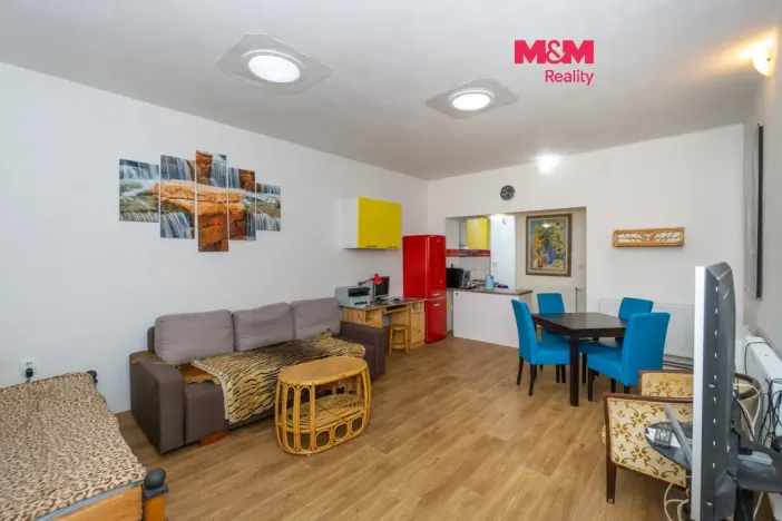 Pronájem bytu 2+kk, Holice, Husova, 55 m2